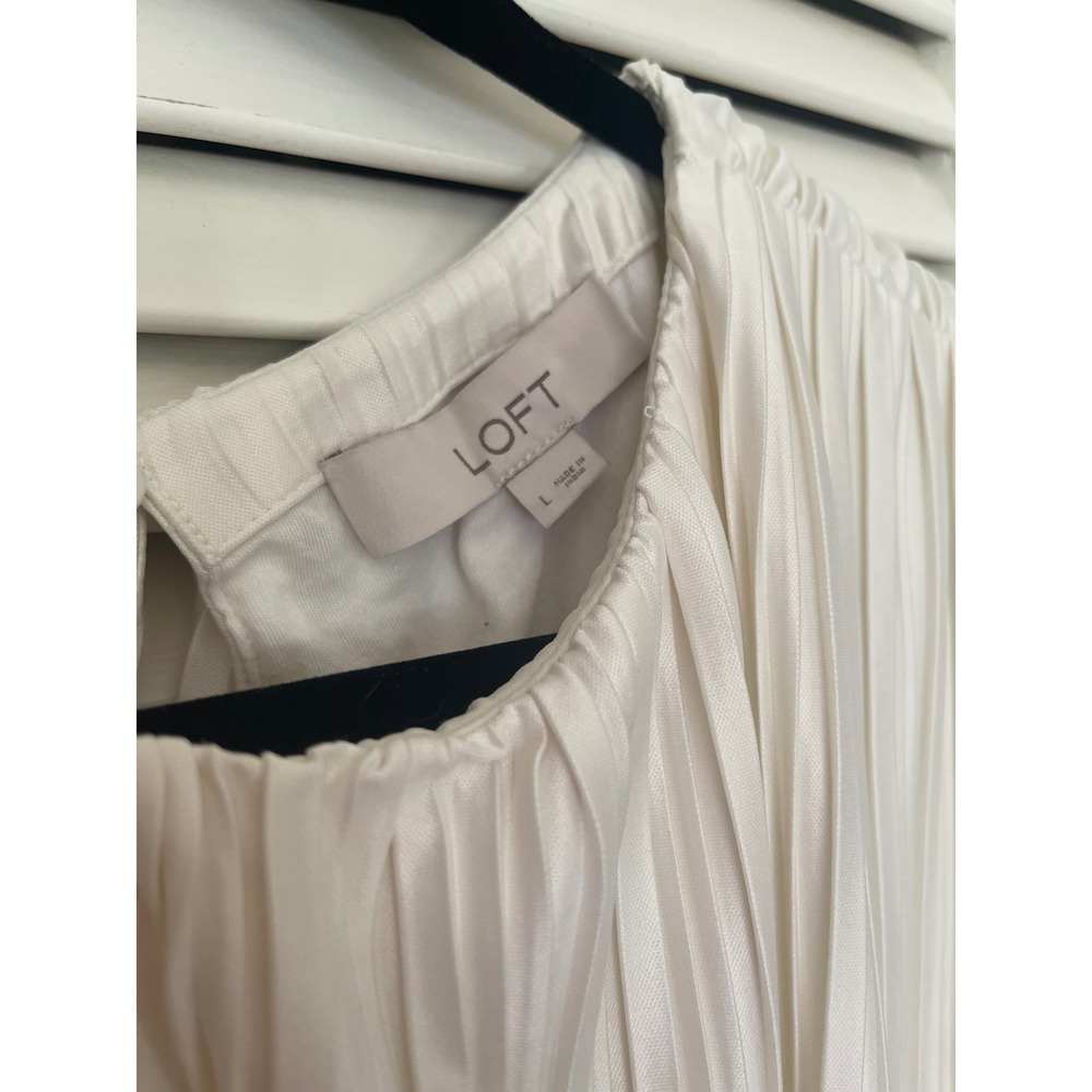 LOFT Ivory Pleated Bubble Hem Sleeveless Top Womens Size Large - Picture 2 of 8
